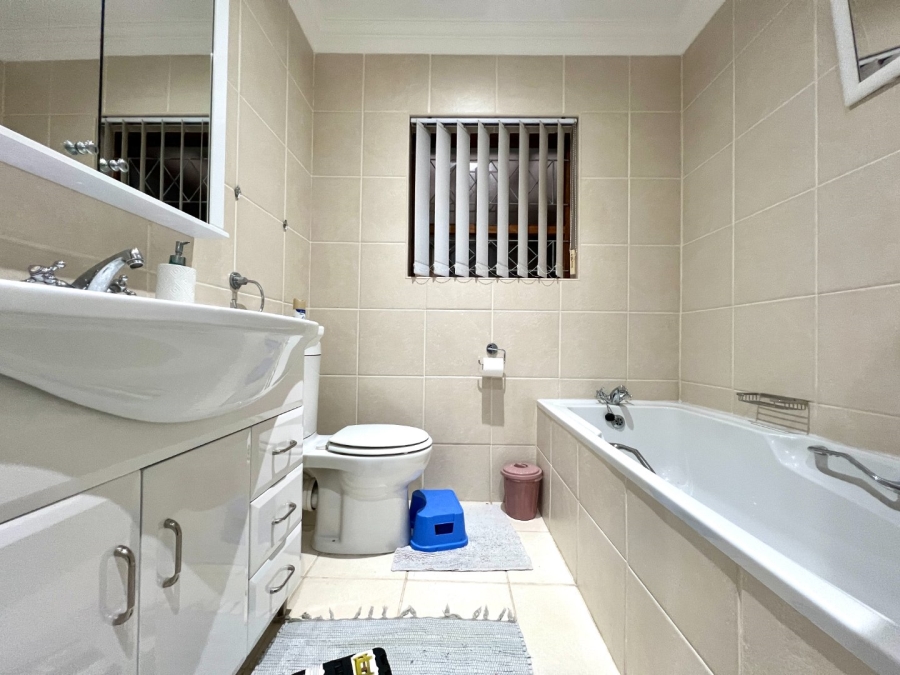 4 Bedroom Property for Sale in Walmer Downs Eastern Cape